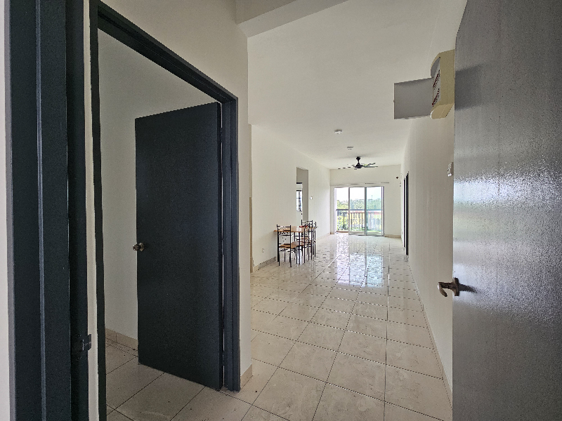 Suria Mewah Resident Sale, 4 Room 2 Bath 2 Parking 1000Sqft - photo 3