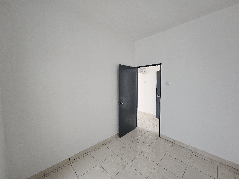 Suria Mewah Resident Sale, 4 Room 2 Bath 2 Parking 1000Sqft - photo 4
