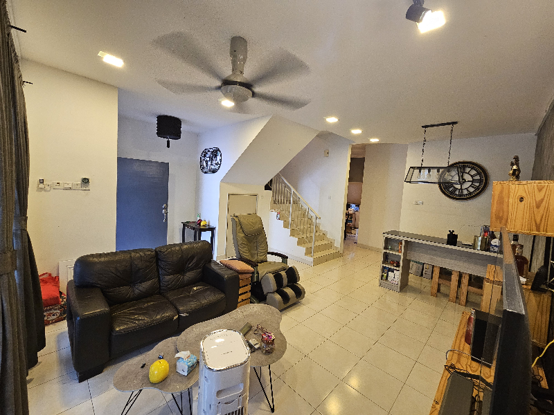 Hillpark 2 Sty House Endlot Rent, Fully Furnished, 4r3b,Gated and Guarded - photo 2