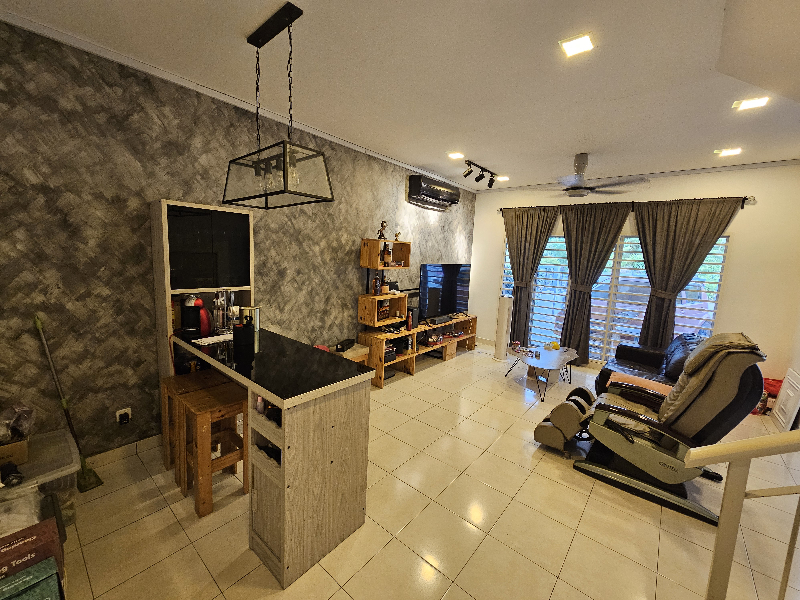 Hillpark 2 Sty House Endlot Rent, Fully Furnished, 4r3b,Gated and Guarded - photo 3