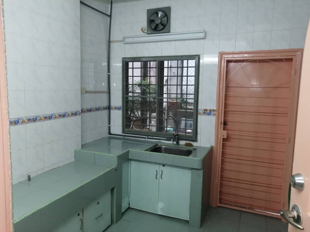 Taman University Indah Double Storey Sri Kembangan - photo 2