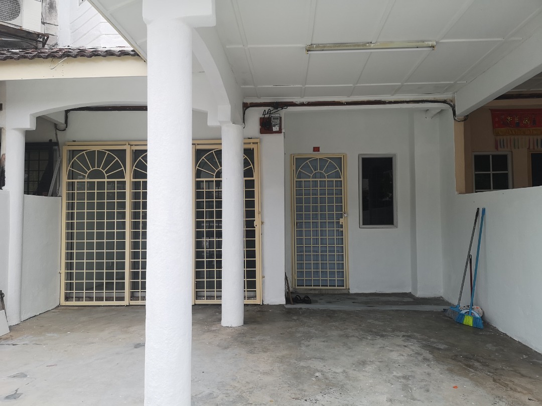Desa Serdang Double Storey House - photo 2