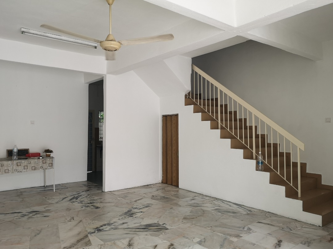Desa Serdang Double Storey House - photo 3