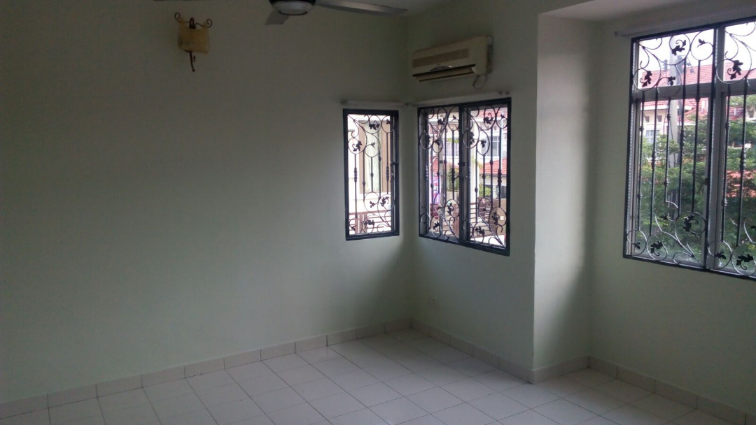 End Lot Double Storey Taman Putra Impiana - photo 11
