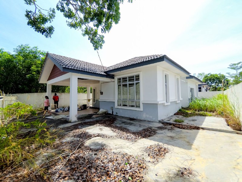 SINGLE STOREY BUNGALOW, MAHKOTA HILLS, LENGGENG - photo 2