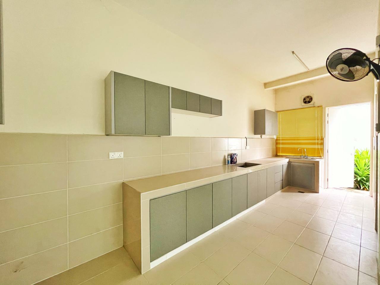 [5 BEDROOMS] SEMI-D TAMAN TROPIKA PUTRA, BUKIT RAHMAN PUTRA, SG BULOH - photo 4