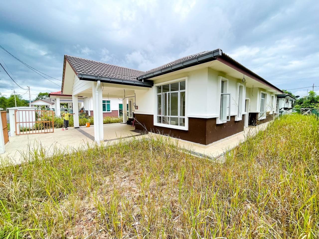 RENOVATED - 4 BEDROOMS, MAHKOTA HILLS, LENGGENG - photo 2
