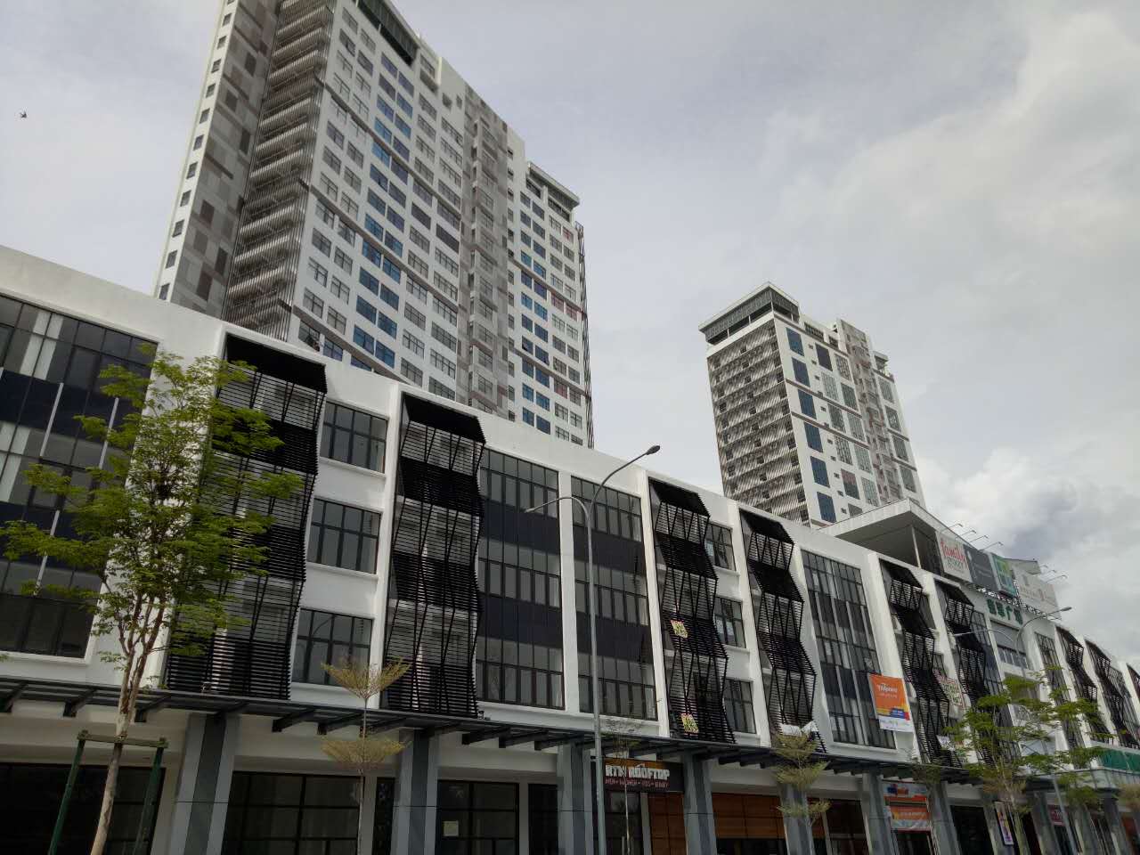 E Suite-Designer Suites Emerald Avenue - photo 7