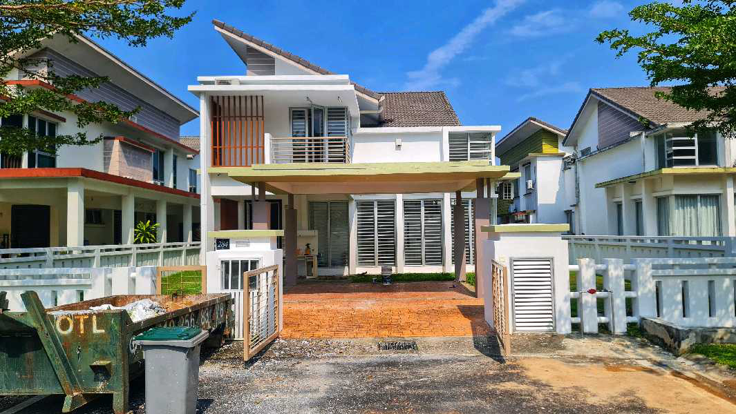 TIMUR @ BANDAR ENSTEK OPEN FACING FREEHOLD NON BUMI DOUBLE STOTEY SEMI D BACK TO BACK FOR SALE. - photo 1