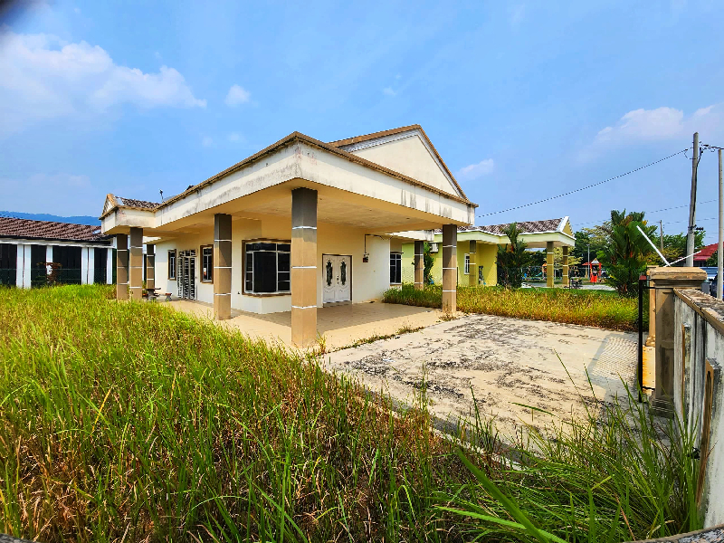 TAMAN KEPAYANG BAHAU HUGE CORNER UNIT FREEHOLD SINGLE STOREY BUNGALOW FOR SALE