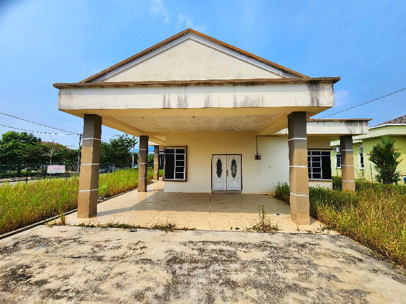 TAMAN KEPAYANG BAHAU HUGE CORNER UNIT FREEHOLD SINGLE STOREY BUNGALOW FOR SALE - photo 3