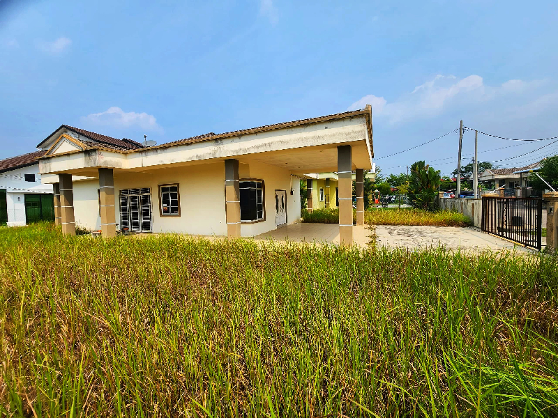 TAMAN KEPAYANG BAHAU HUGE CORNER UNIT FREEHOLD SINGLE STOREY BUNGALOW FOR SALE - photo 4