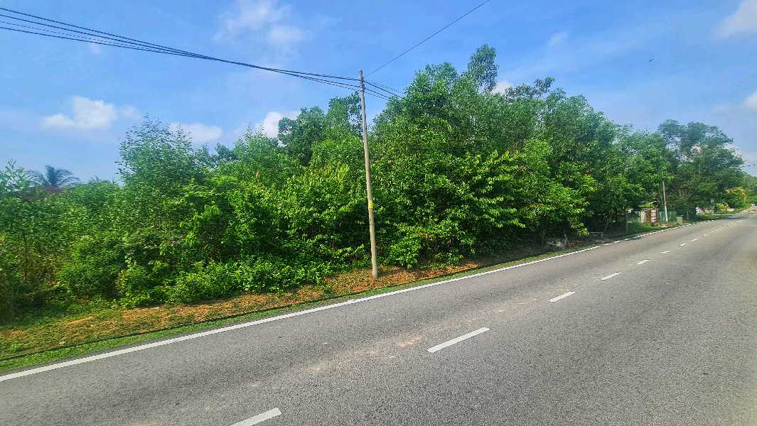 LOKASI STRATEGIK TAMAN SRI REMBAU TANAH LOT BUNGALOW BERDEKATAN JALAN UTAMA UNTUK DI JUAL