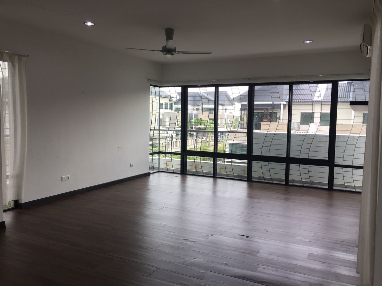 3 Storey Semi D Near to Pavillion 2 and Golf Club - photo 5