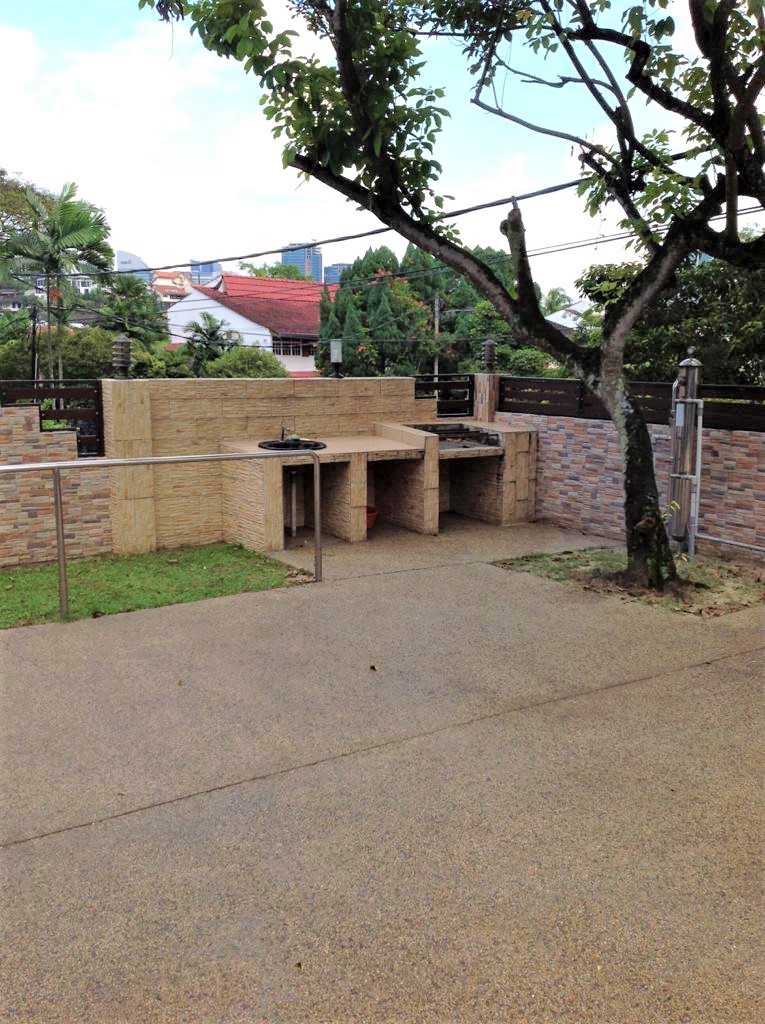 2 Sty Bungalow Bangs ...