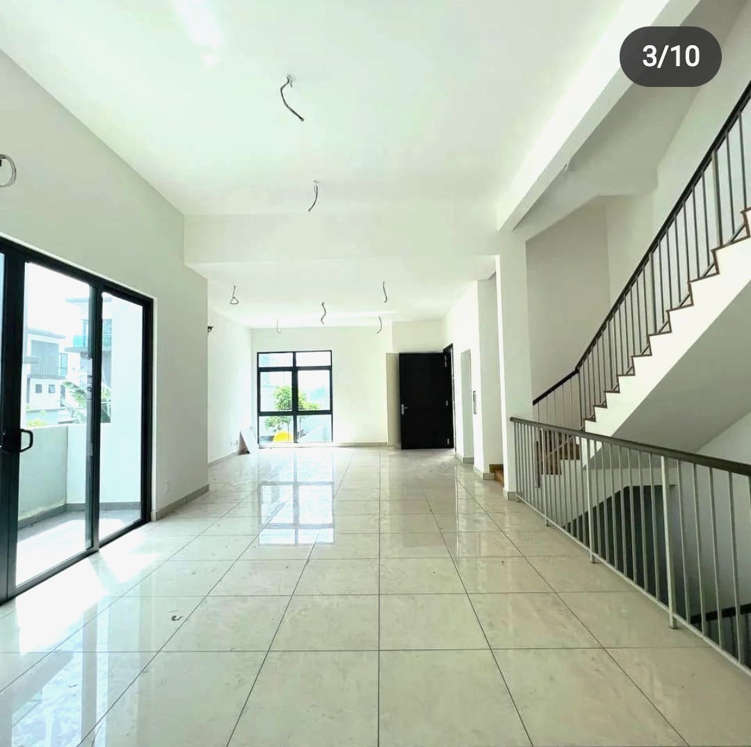 3 Sty Brand New Unit Desahill Villa Face North - photo 4