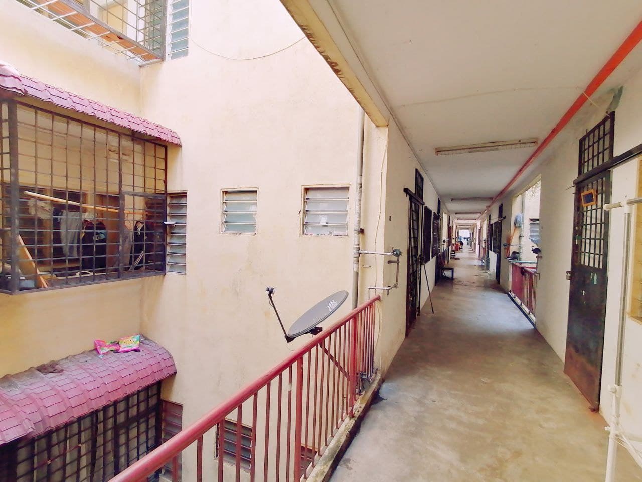 FLAT PKNS LEVEL 4 SEKSYEN 7 SHAH ALAM - photo 4
