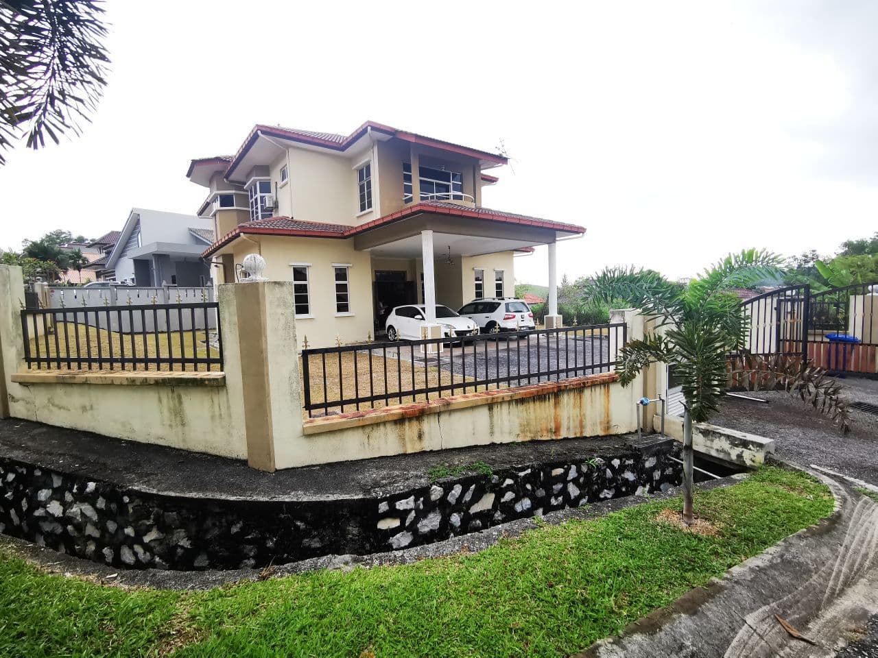 2 STOREY CORNER LOT BUNGALOW SEKSYEN 8 SHAH ALAM - photo 2