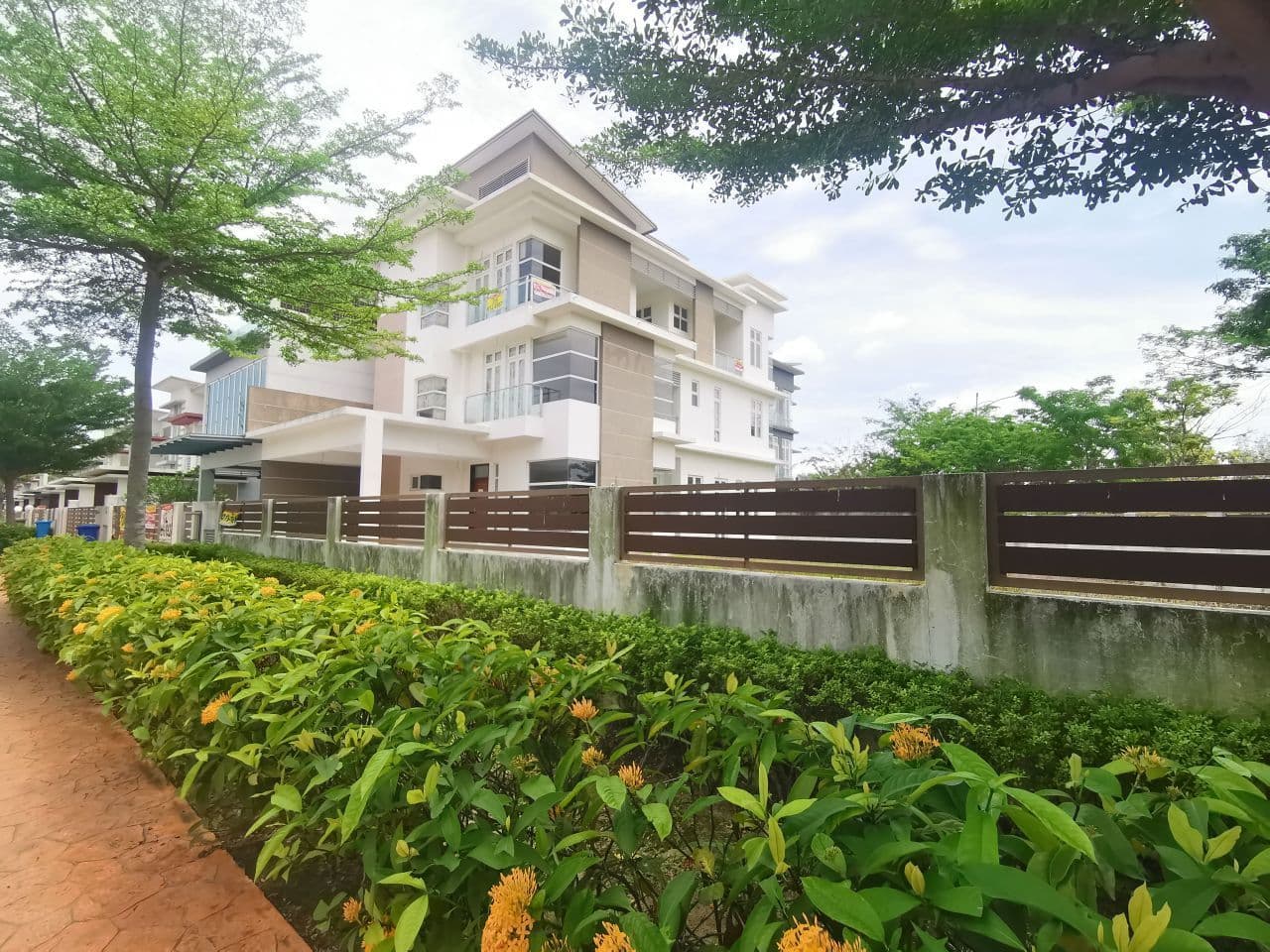 3 STOREY SEMI D CORNER LOT CASA IDAMAN SETIA ALAM - photo 2