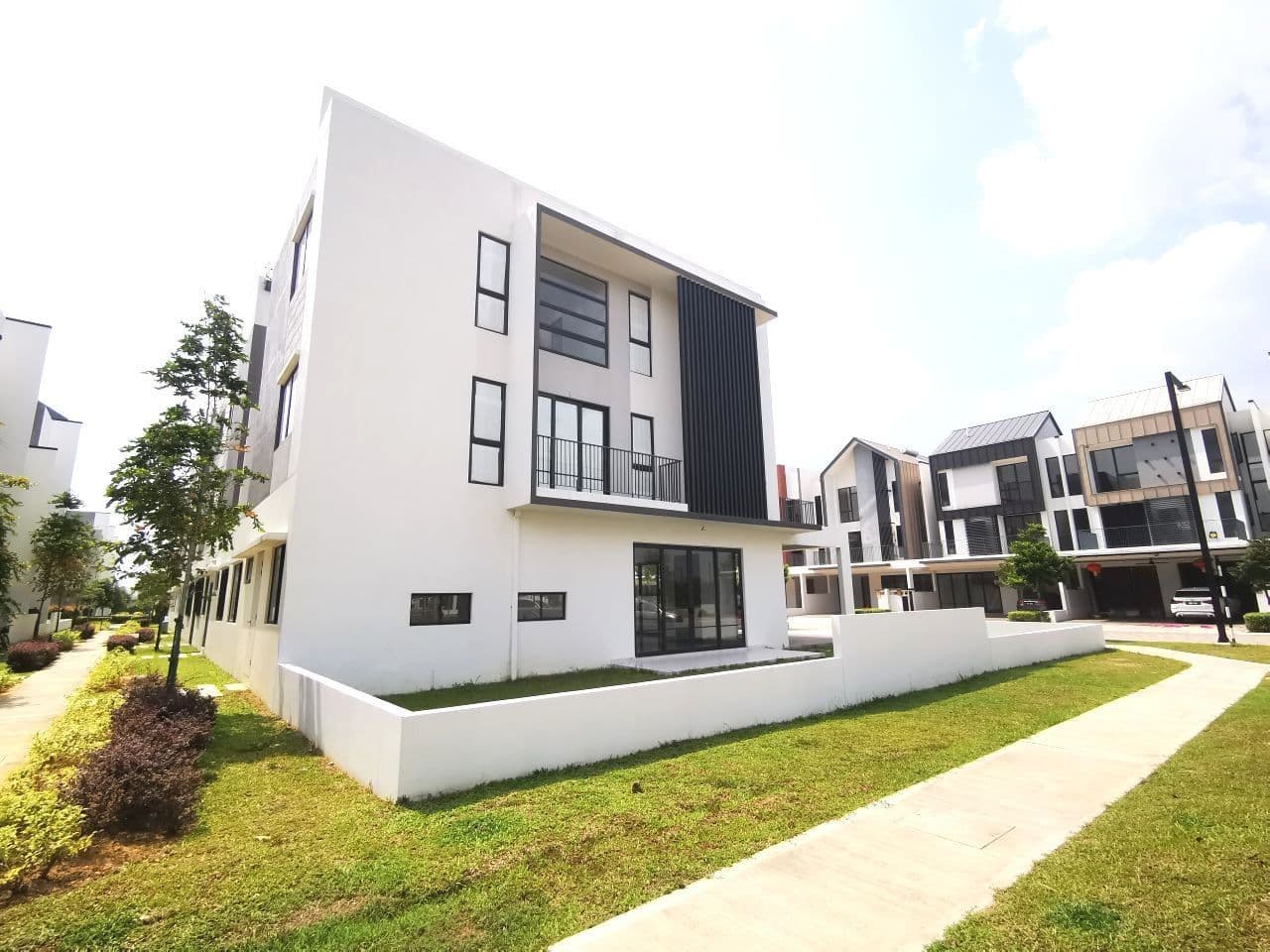 3 STOREY CORNER LUCENT TWENTYFIVE 7 KOTA KEMUNING - photo 3
