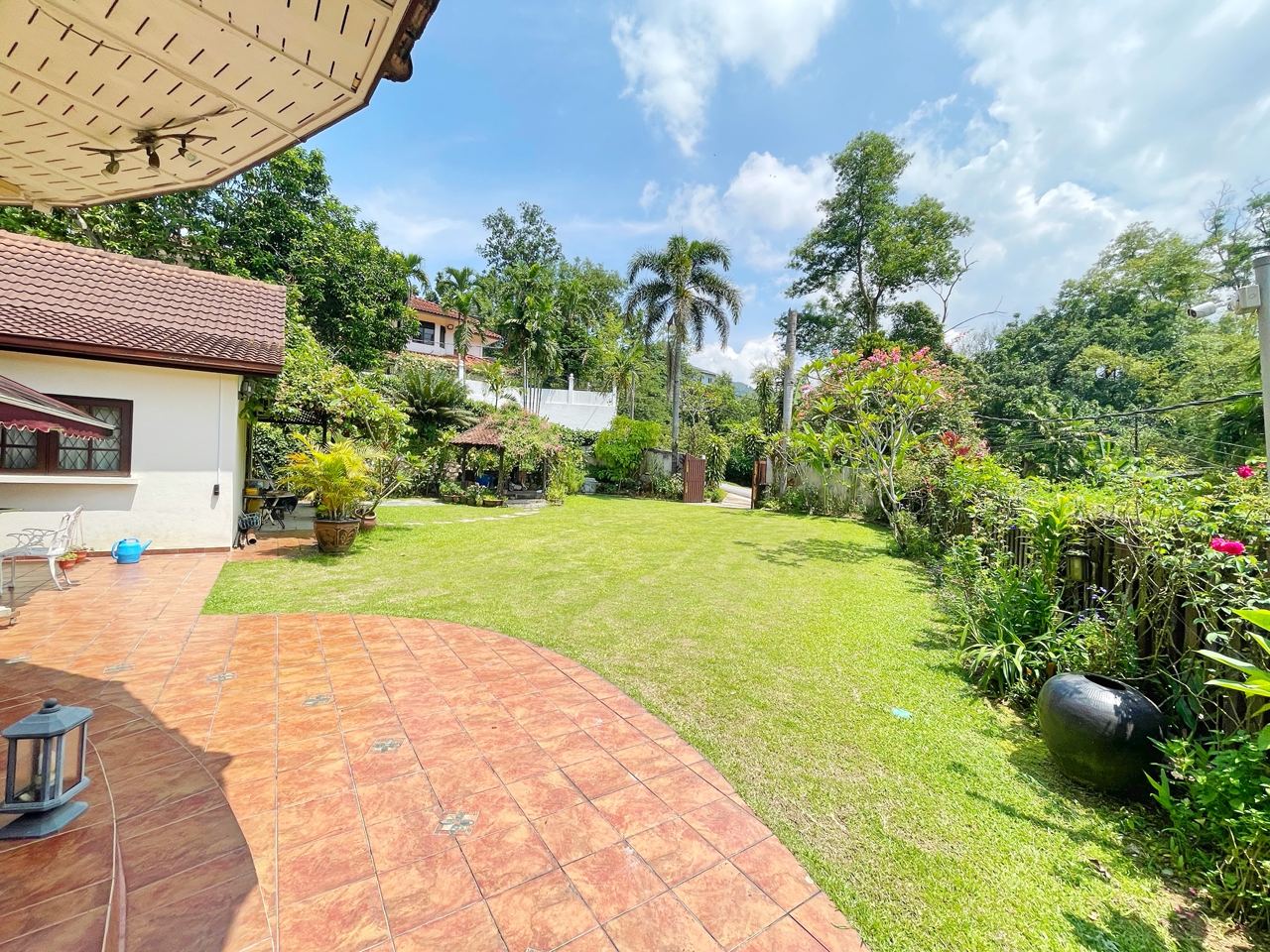 2 AND HALF STOREY CORNER BUNGALOW KEMENSAH HEIGHTS - photo 9