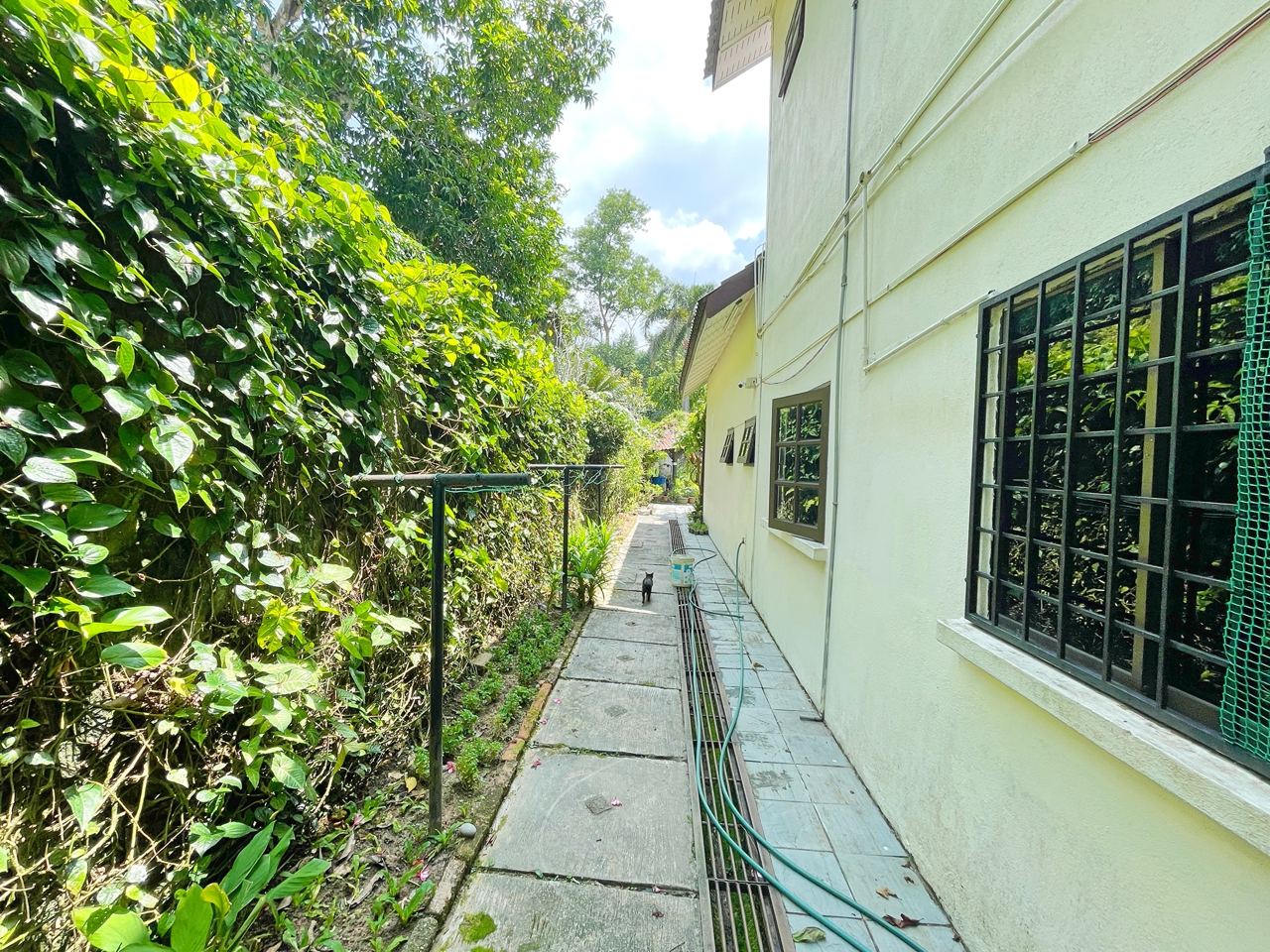 2 AND HALF STOREY CORNER BUNGALOW KEMENSAH HEIGHTS - photo 10