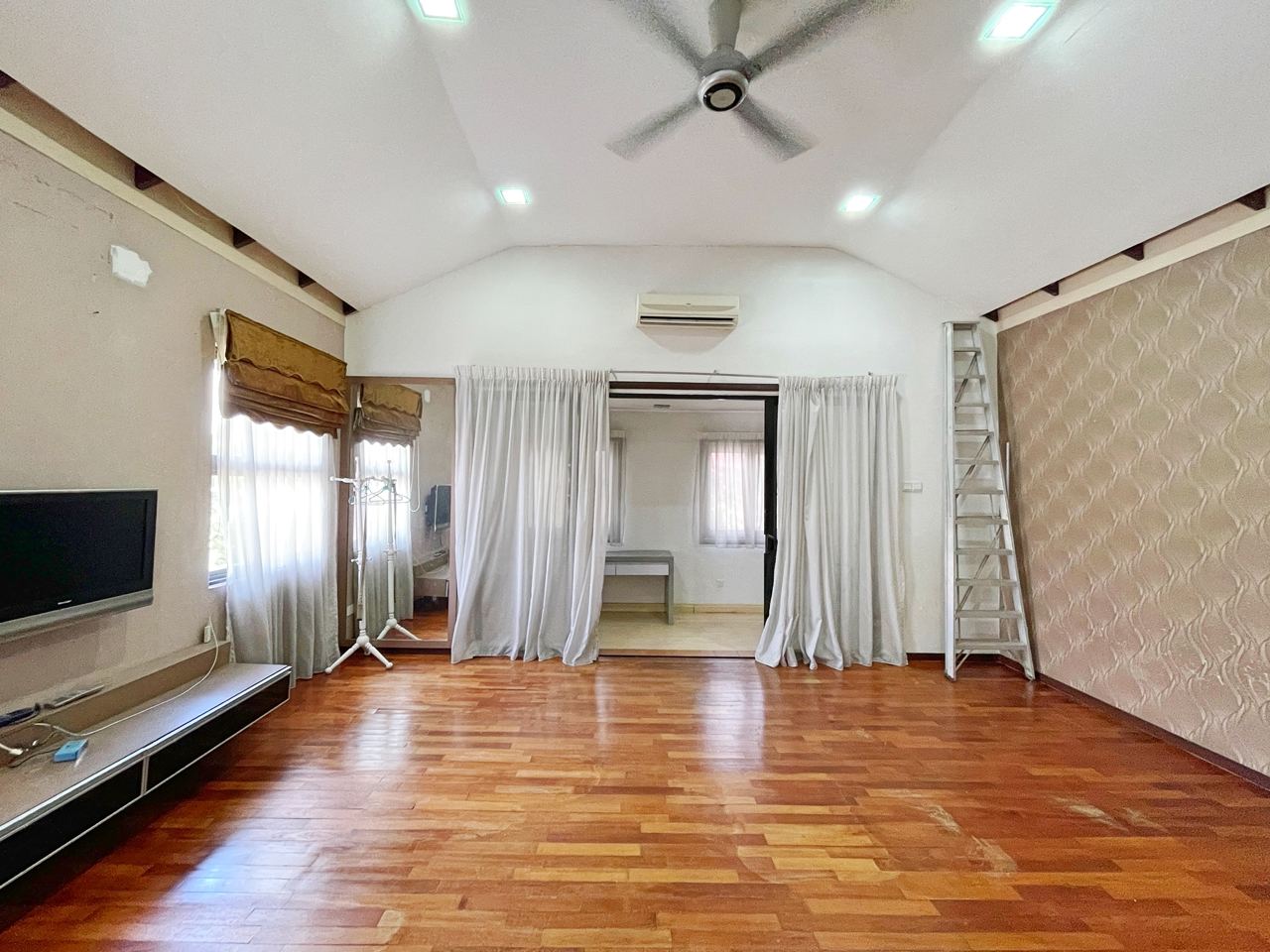 2 STOREY BUNGALOW LAMAN PERMAI SUBANG BESTARI - photo 11