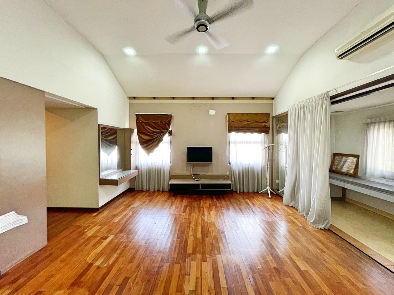 2 STOREY BUNGALOW LAMAN PERMAI SUBANG BESTARI - photo 13