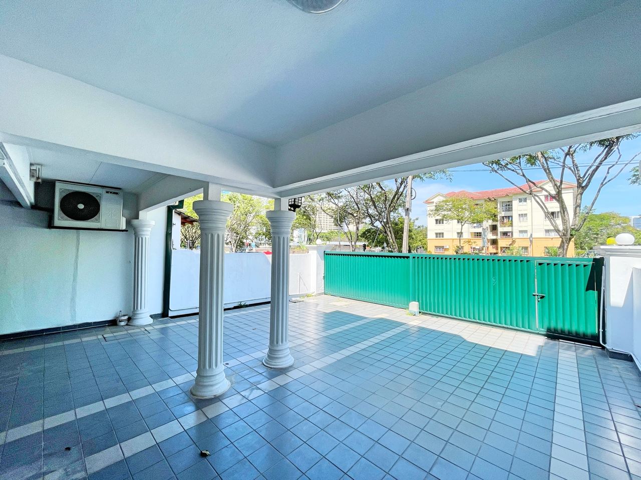 2 STOREY TERRACE HOUSE TTDI KUALA LUMPUR - photo 3