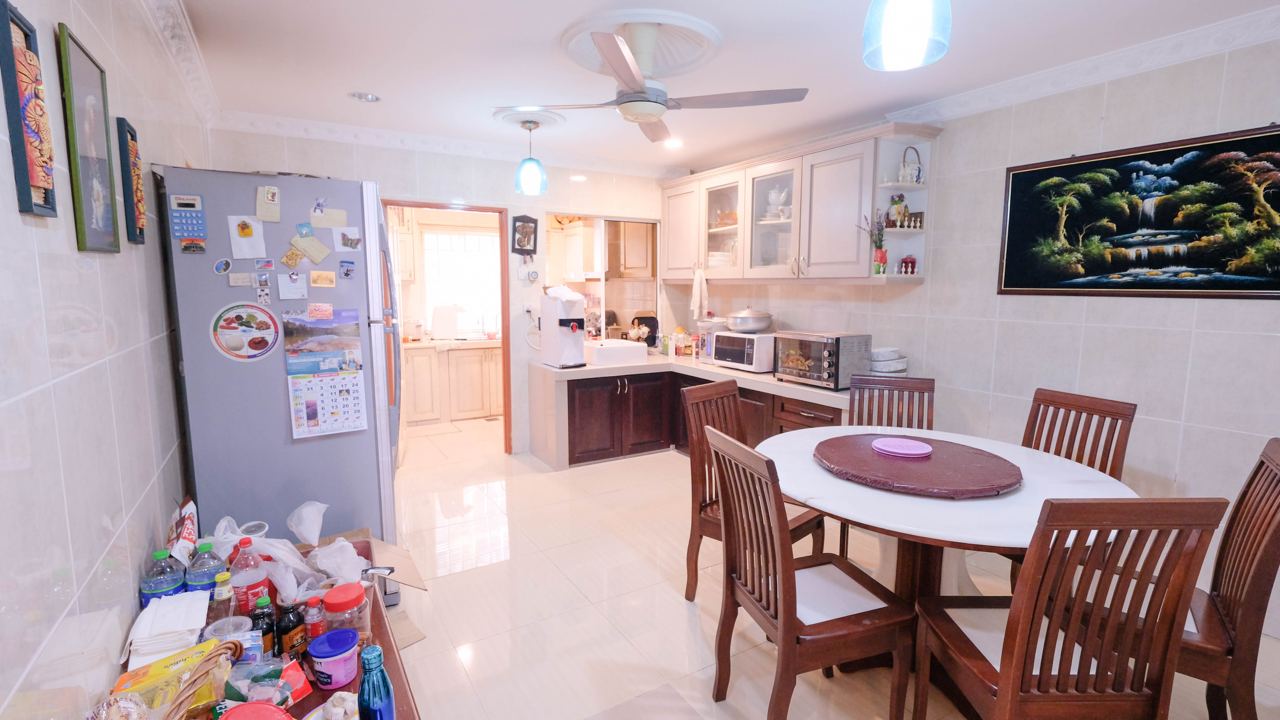 2 AND HALF TAMAN DESARIA PJS 5 PETALING JAYA - photo 4