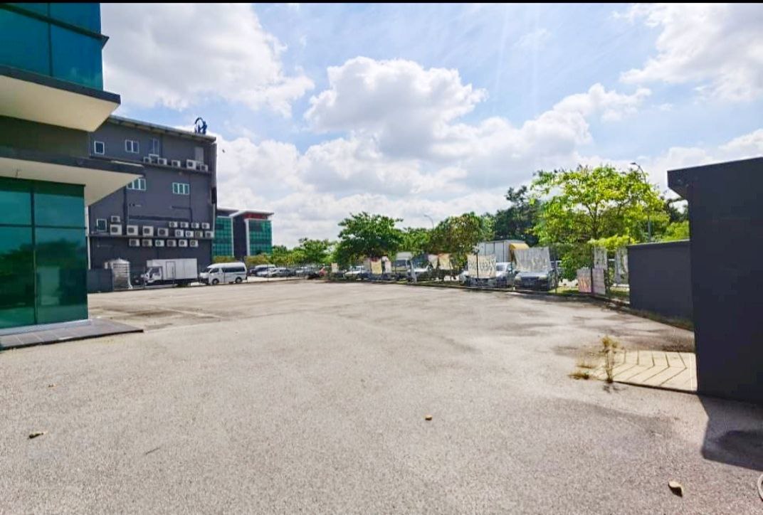 3 HALF STOREY SEMI-D FACTORY SECTION 25 SHAH ALAM - photo 2