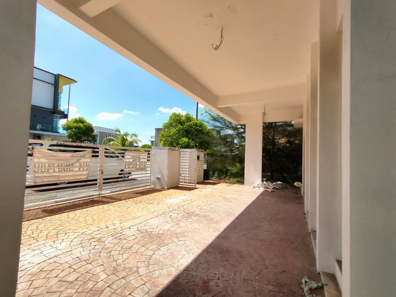 2 STY BUNGALOW HILLS RESIDENCE BDR COUNTRY HOMES - photo 4