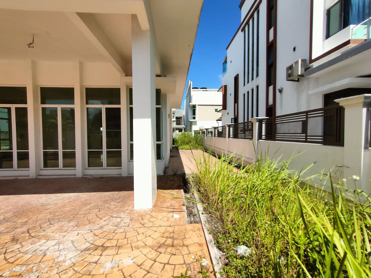2 STY BUNGALOW HILLS RESIDENCE BDR COUNTRY HOMES - photo 11