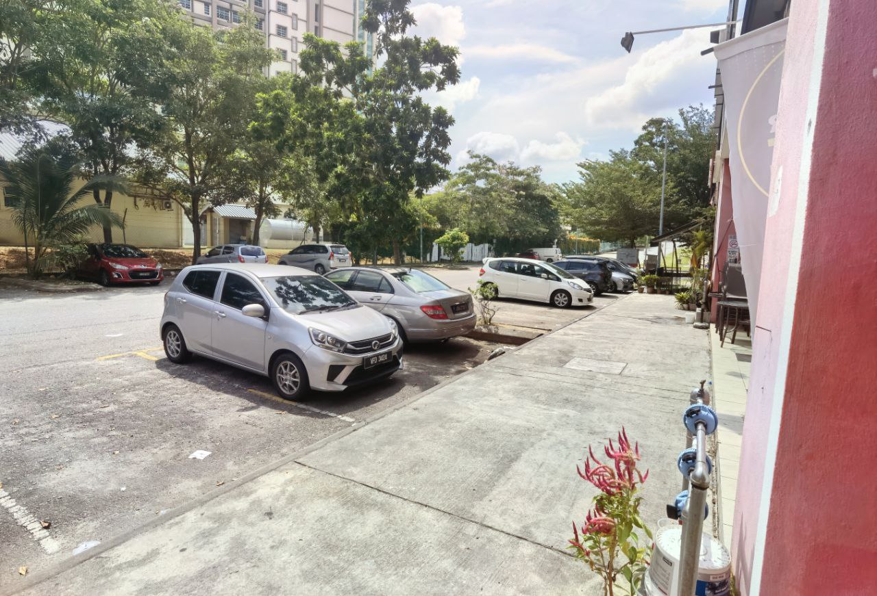 3 STOREY SHOPLOT JALAN PLUMBUM SEKSYEN 7 SHAH ALAM - photo 2