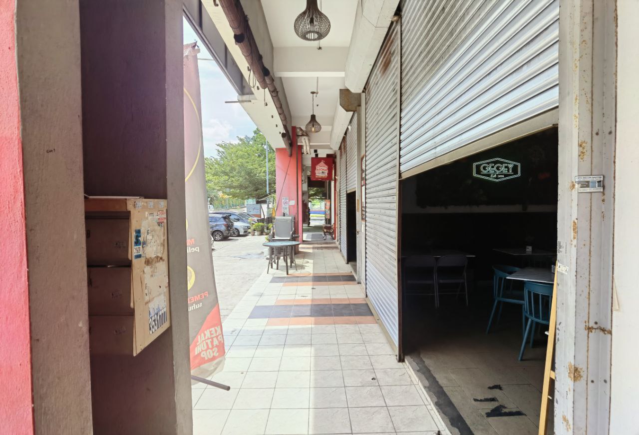 3 STOREY SHOPLOT JALAN PLUMBUM SEKSYEN 7 SHAH ALAM - photo 3