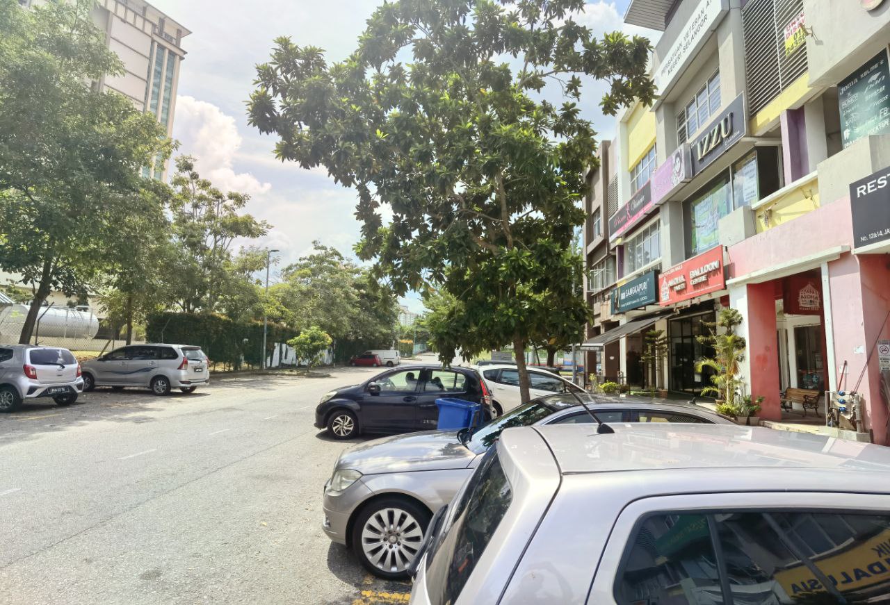 3 STOREY SHOPLOT JALAN PLUMBUM SEKSYEN 7 SHAH ALAM - photo 4