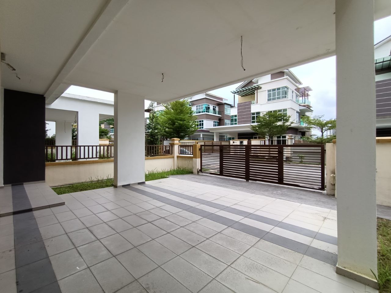 3STY SEMI D LAKE VALLEY AVENUE 4 BNDR TUN HUSIN ON - photo 2