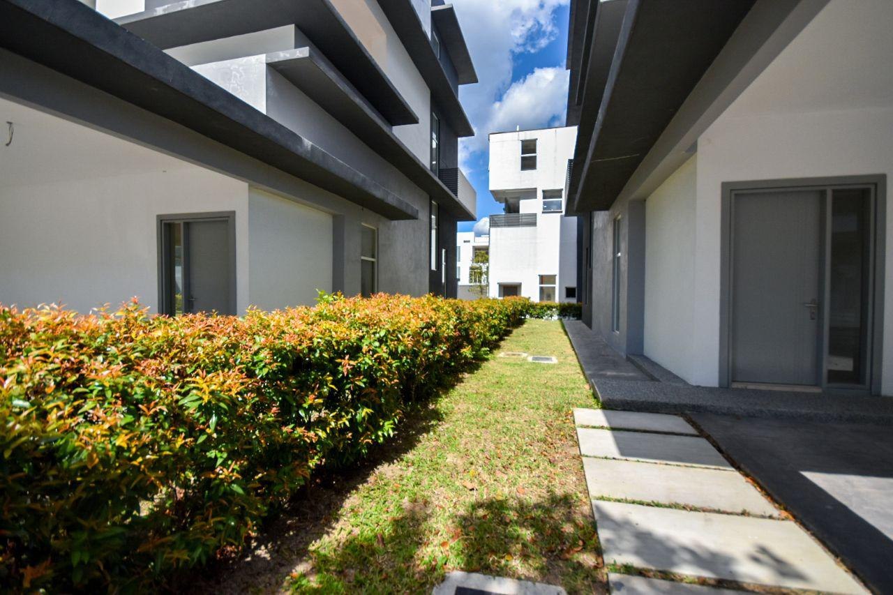 3STRY BANGLO GRDENVILLA GREEN BEVERLY HILSS NILAI - photo 8