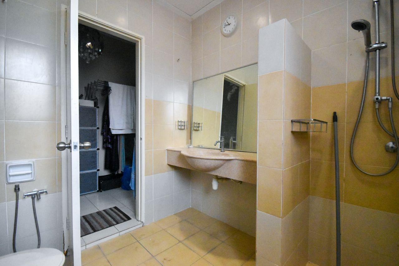 2STOREY TERRACE END LOT AT SURIA RESIDENCE SGLONG - photo 7
