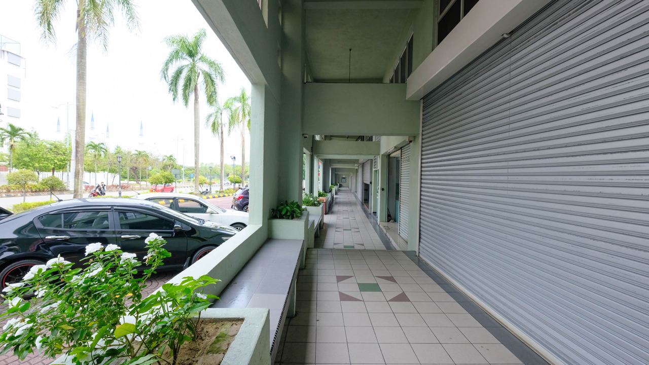 SHOP OFFICE PUSAT DAGANGAN UMNO SHAH ALAM - photo 4