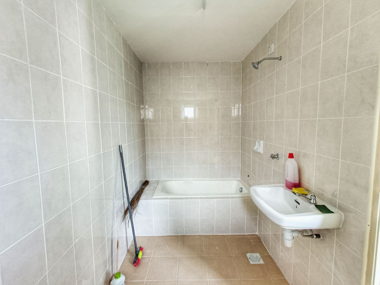 SINGLE STOREY BUNGALOW, MAHKOTA HILL, LENGGENG - photo 4