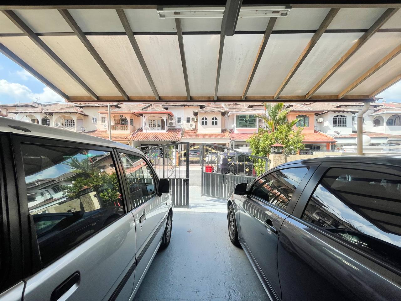 2 STY TERRACE TMN PUTRA INDAH SERDANG RAYA - photo 3