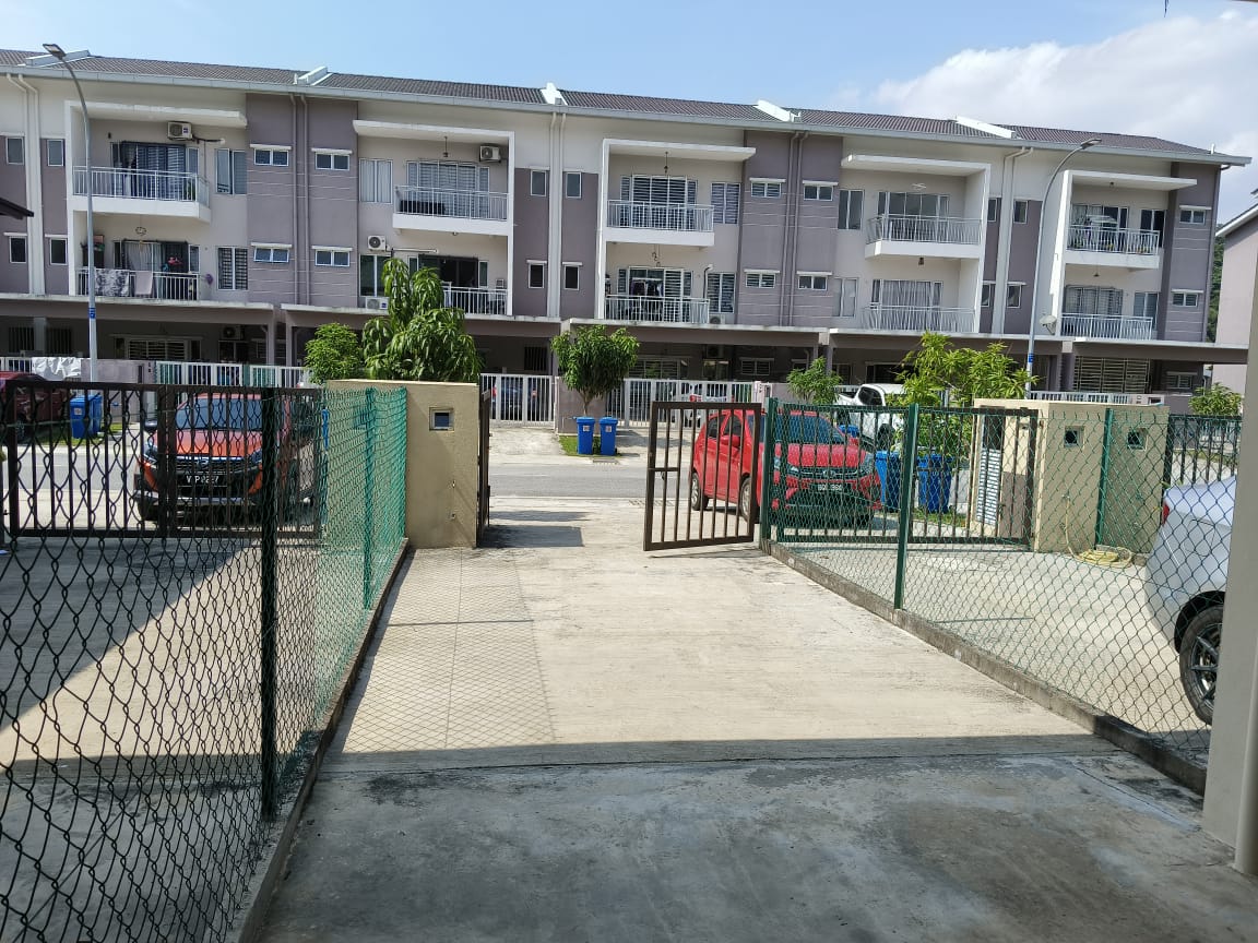 Fully Townhouse Seksyen u15 Shah Alam by Matt - photo 2