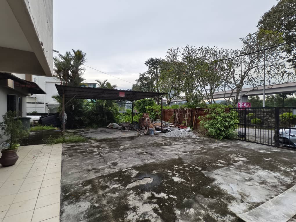 2 Sty Bungalow Petaling Jaya Seksyen 17 by Matt - photo 3