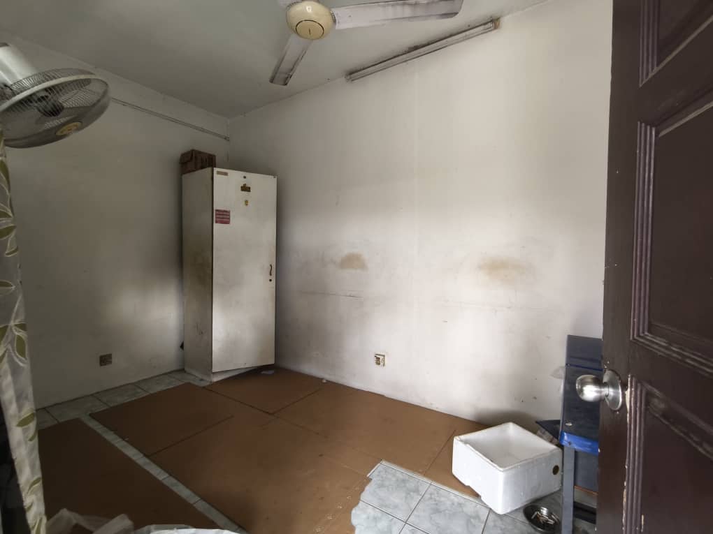 2 Sty Bungalow Petaling Jaya Seksyen 17 by Matt - photo 4