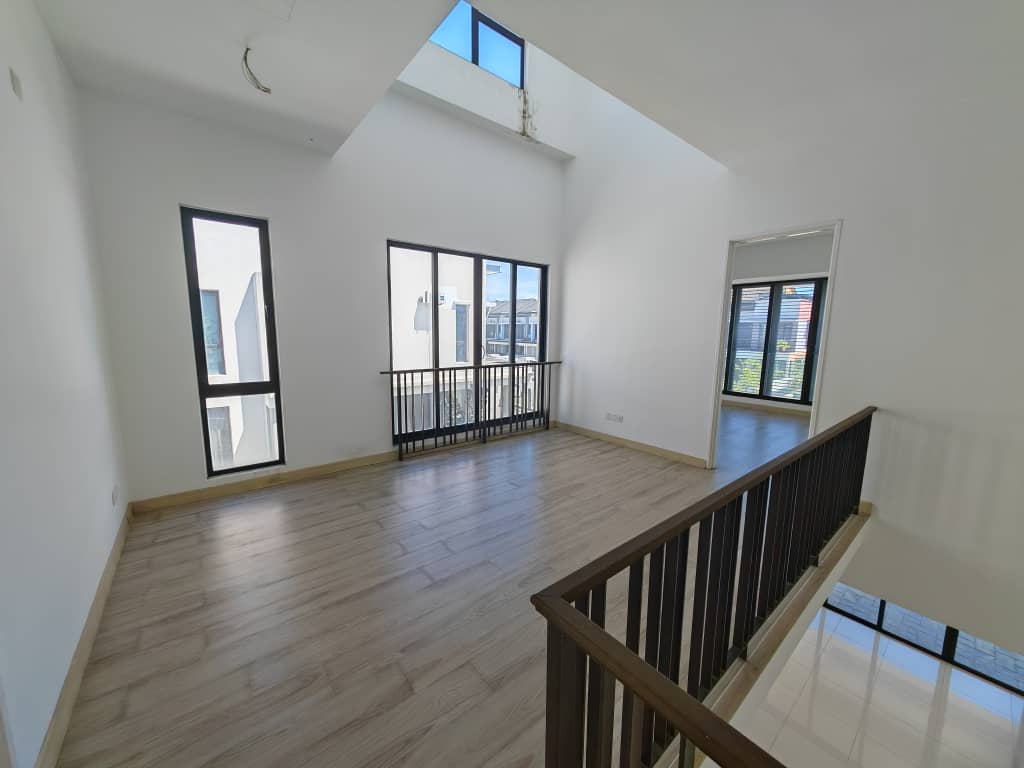 End Lot 2 Sty Elmina Garinia by Matt - photo 3