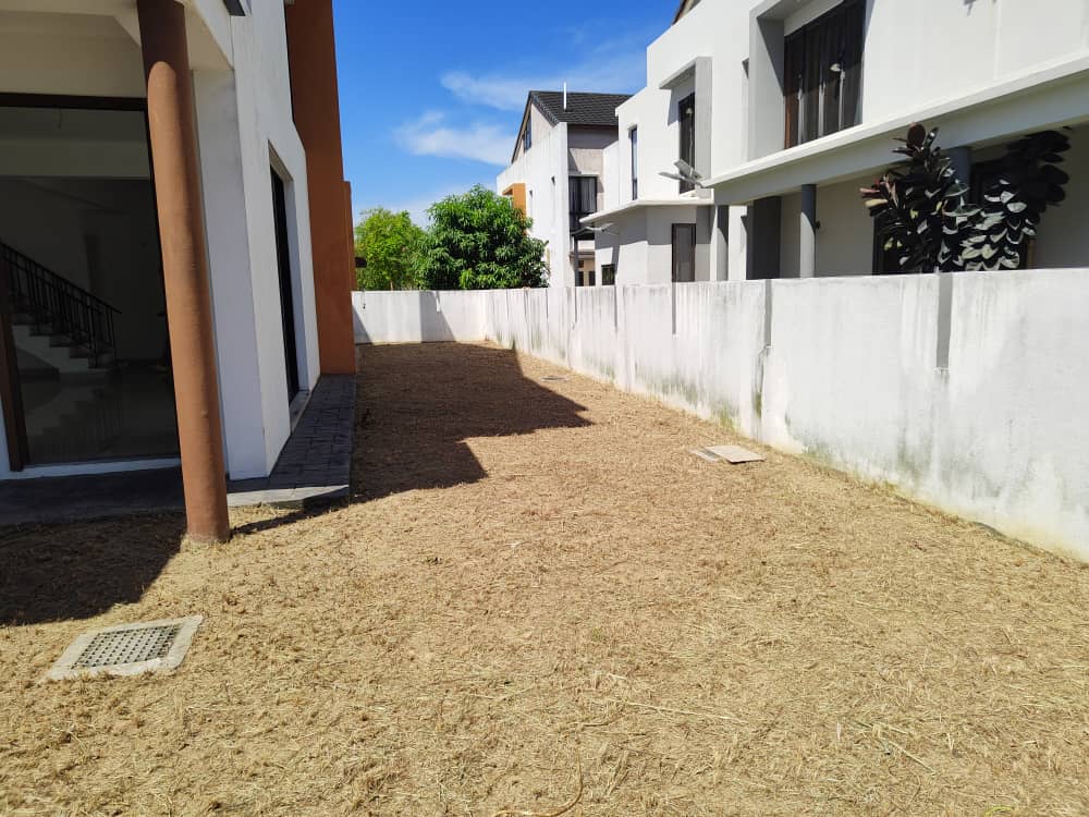 End Lot 2 Sty Elmina Garinia by Matt - photo 8