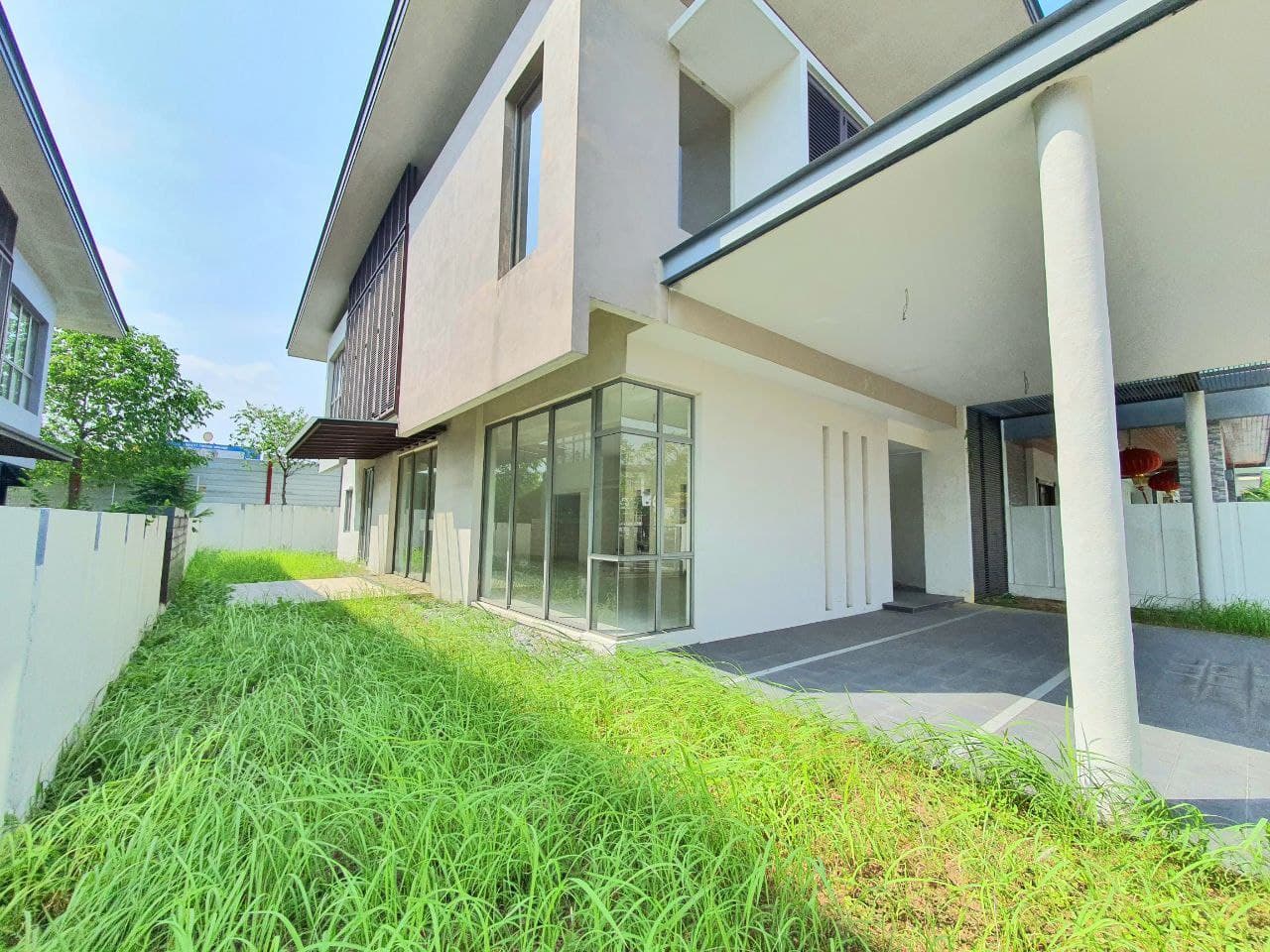 SPACIOUS 2 Storey Semi D Temasya Anggun Glenmarie - photo 2