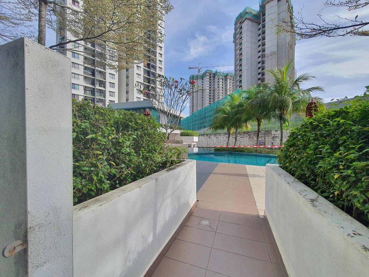 FACING POOL Ivory Residence Condo Mutiara Height - photo 2