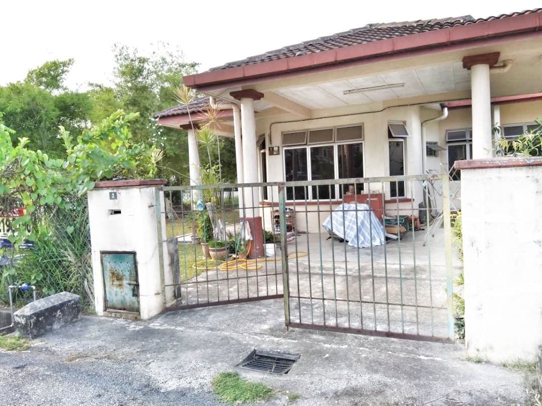 SINGLE STOREY SEMI D TAMAN DAHLIA SALAK TINGGI - photo 3